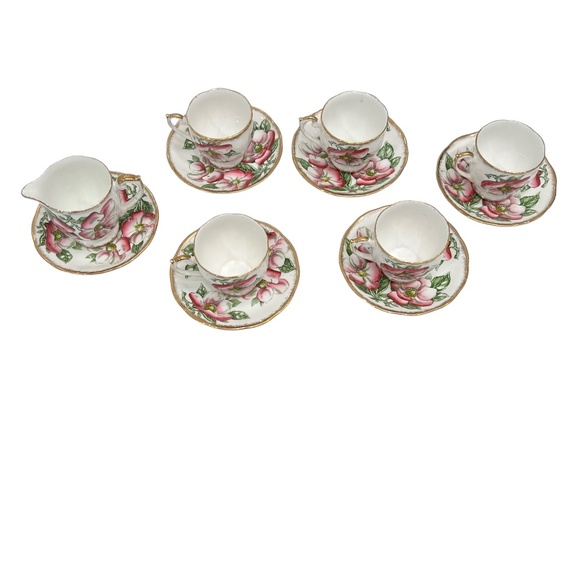 QUEEN ANNE MAGNOLIA BONE CHINA SET OF 5 CUPS & SAUCERS & 1 CREAMER WITH SAUCER - Picture 15 of 16